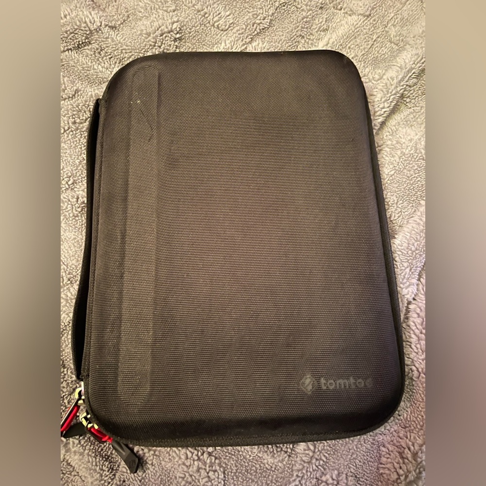 Tomtoc iPad hardshell case fits 11inch iPad.